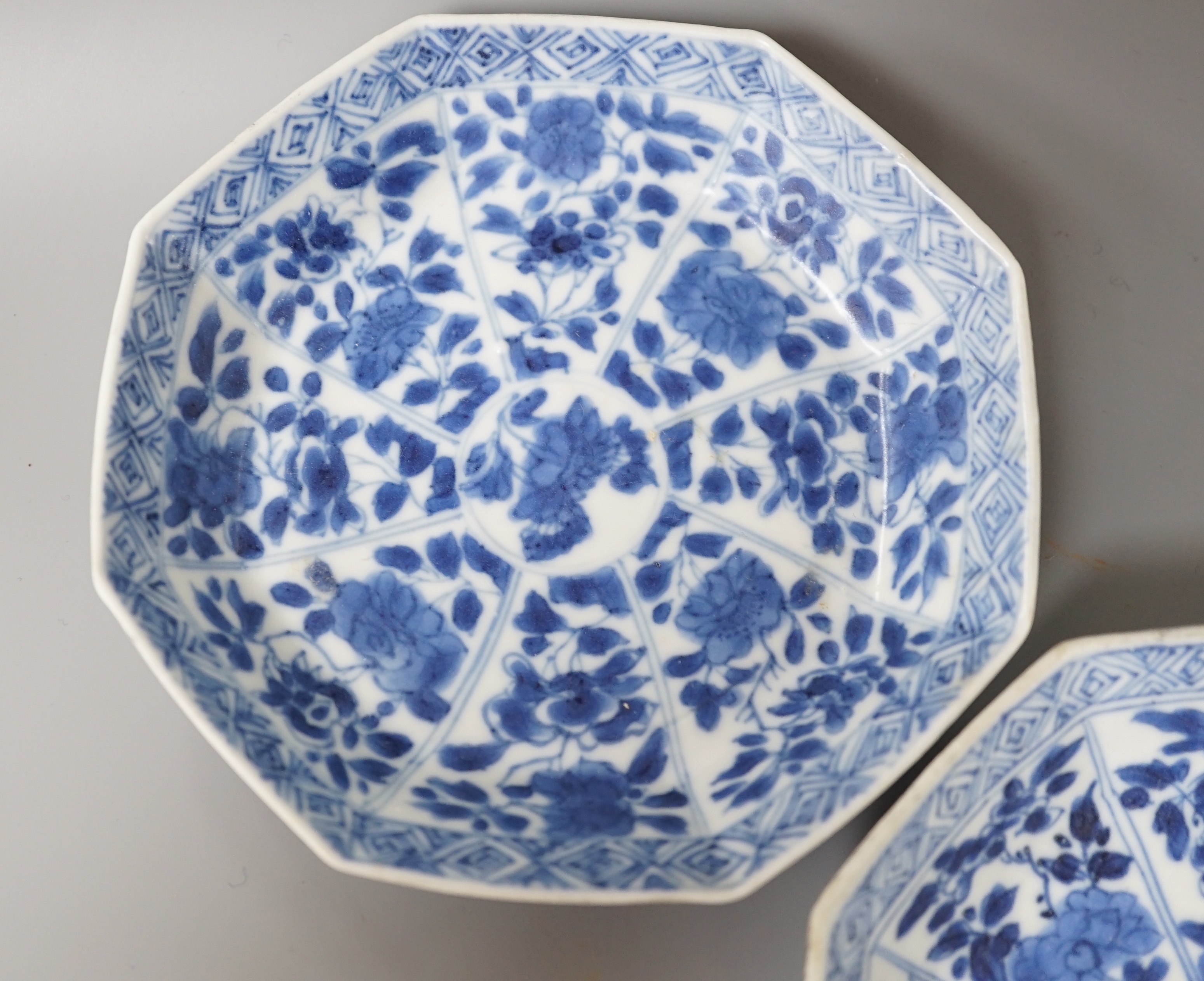 A pair of Chinese blue and white octagonal Vung Tau cargo dishes, 13 cms diameter.